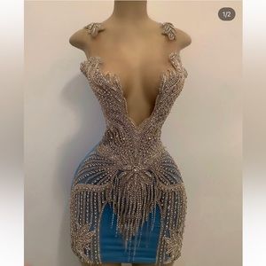 Custom dress made by @jlorrainedesigns
Size:small/medium
Gently used/worn once